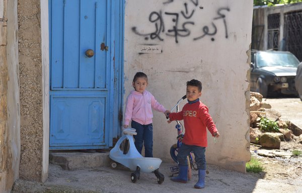 مدينة طرابلس شمالي لبنان تضم عددا كبيرا من اللاجئين السوريين. [زياد حاتم]
