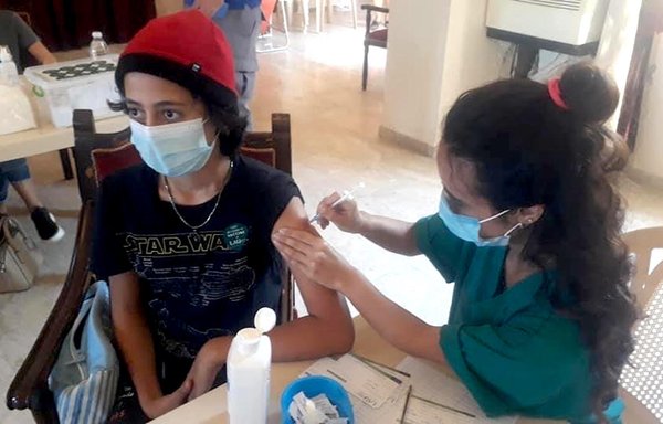 A medic administers a COVID-19 vaccine to a youth in Lebanon. The Lebanese American University (LAU) Medical Centre has been conducting a vaccine campaign for those who live in remote areas with support from the US-Middle East Partnership Initiative. [LAU]