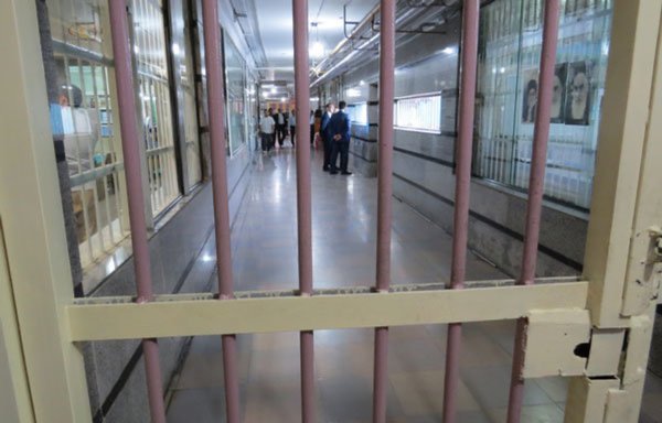 زندان مرکزی اصفهان که به گفته سازمان‌های حقوق بشری با ازدحام جمعیت مواجه است، ١٦ آذر توسط ایالات متحده تحریم شده است. [خبرگزاری مهر]