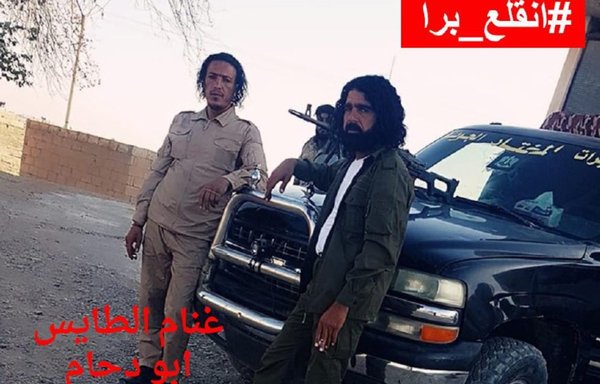 این عکس که اعضای هنگ چهل و هفتم، یک گروه شبه‌نظامی وابسته به سپاه را نشان می‌دهد طی کارزار آنلاین فعالان سوری برای افشای هویت همدستان سپاه منتشر شد. [کانال انقلابیون البوکمال در تلگرام -- ‎@ابوکمال ثوار]