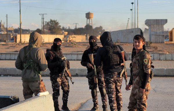 Members of the Syrian Democratic Forces deploy on January 25 around Ghwayran prison in Syria's northeastern city of al-Hasakeh, which was taken over by ISIS fighters days earlier. [AFP]