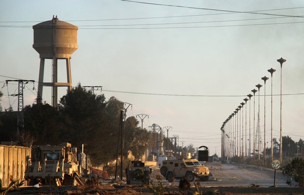 Members of the Syrian Democratic Forces deploy around Ghwayran prison in Syria's northeastern city of al-Hasakeh on January 25, a day before regaining control over the prison following an ISIS attack. [AFP]