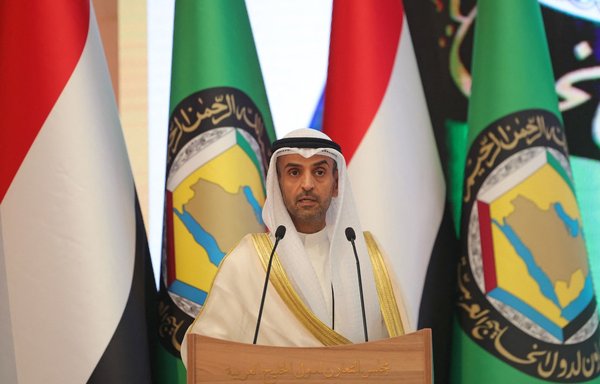 در روز ١٠ فروردین‌ماه نایف الحجرف، دبیرکل شورای همکاری خلیج فارس، در کنفرانس برگزار شده درباره جنگ یمن، در ریاض، پایتخت عربستان سعودی سخنرانی می‌کند. [فایز نورالدین/خبرگزاری فرانسه]