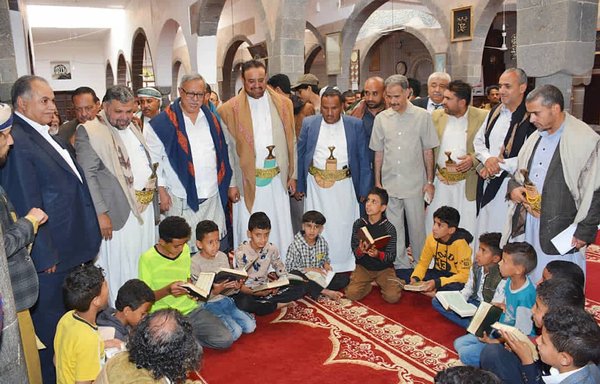 Top Houthi official Abdulaziz bin Habtoor launches the group's summer camp programme in early May with a ceremony at al-Shaab mosque in Sanaa. [Sanaa Municipality press office]