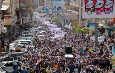 تظاهرات متواصلة جراء الحصار الحوثي المستمر على تعز