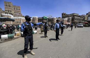 نارضایتی مردم یمن از نظارت و سرکوب در مناطق تحت کنترل حوثی‌ها