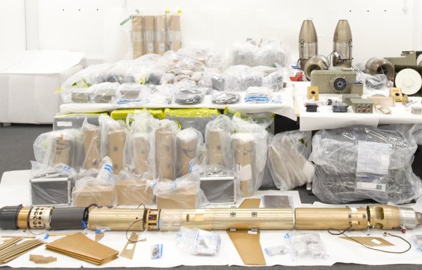 في سابقة للبحرية الملكية البريطانية، صادرت السفينة إتش أم إس مونتروز في مطلع العام 2022 صواريخ إيرانية مهربة في المياه الدولية جنوبي إيران. [وزارة الدفاع البريطانية]