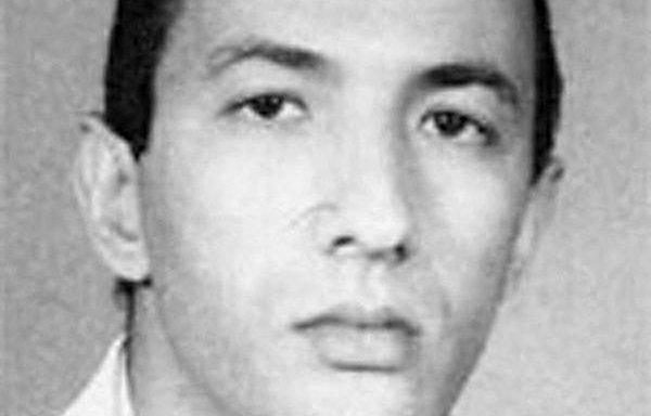 این عکس بدون تاریخ که اف‌بی‌آی روز ١٨ مهرماه ١٣٨۰ آن را منتشر کرد، سیف العدل مصری را نشان می‌دهد. از العدل به‌عنوان جانشین احتمالی ایمن الظواهری، رهبر القاعده نام برده می‌شود که در حملۀ روز ٩ مردادماه کشته شد. [هو-اف‌بی‌آی/خبرگزاری فرانسه]