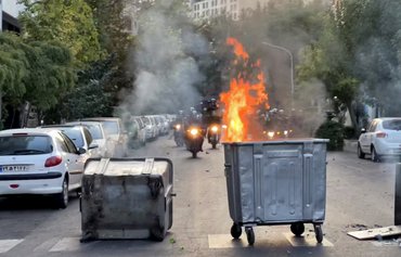 النظام الإيراني يلجأ إلى العنف الوحشي لقمع الاحتجاجات المتصاعدة