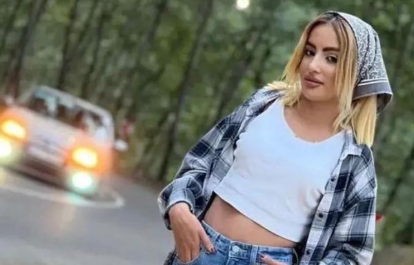 قتلت حديث نجفي البالغة من العمر 20 عاما، على أيدي قوات الأمن الإيرانية أثناء الاحتجاج في 25 أيلول/سبتمبر. [مواقع التواصل الاجتماعي]