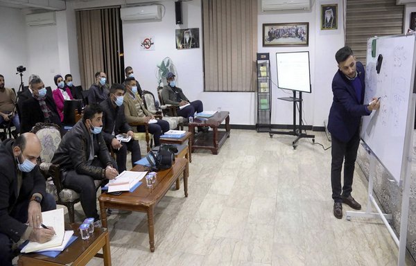 Students in Iraq receive a Chinese language lesson on September 19. Since last December, China has been holding courses to teach its language in Iraq. [China Network]