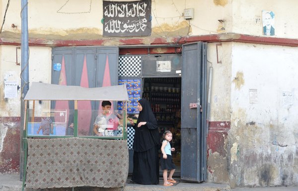 عمالة الأطفال ظاهرة منتشرة في حي بعل الدراويش، أحد أفقر أحياء طرابلس. [زياد حاتم/المشارق]