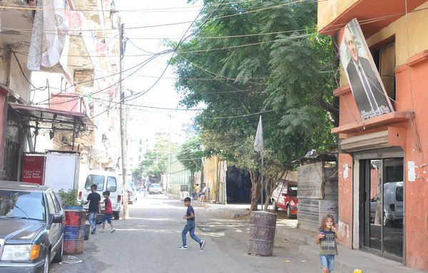 کودکان در خیابان‌های باب التبانه بازی می‌کنند. فقر در این محله بسیاری را از تحصیل محروم کرده است. [زیاد حاتم/ المشارق]