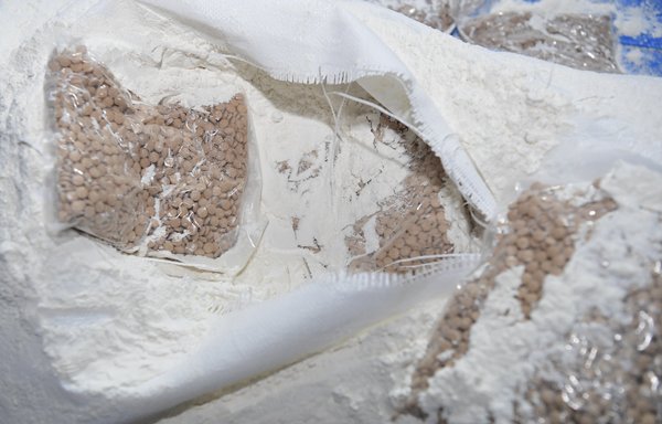 Illicit drugs seized during an August 31 raid in Riyadh were hidden inside bags of flour. [Saudi General Directorate of Narcotics Control]