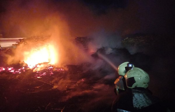 در جریان درگیری‌های میان تحریرالشام و یکی از گروه‌های ارتش ملی سوریه، یک اردوگاه آوارگان در شمال استان حلب در روز ۲۲ مهر دچار اتش‌سوزی شد که بر اثر آن بسیاری از چادرها آسیب دیده یا نابود شدند. [شبکۀ حقوق بشر سوریه]