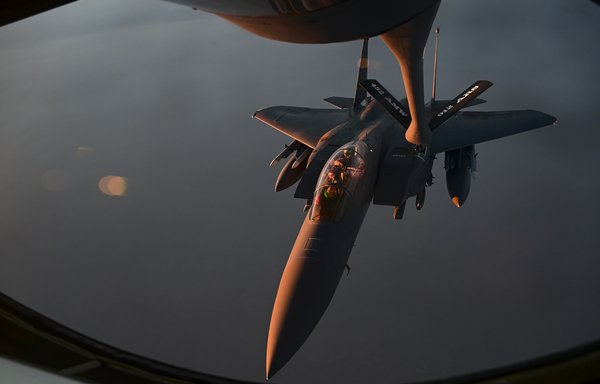 US airmen performing a refueling exercise on November 9. [US Department of Defence]