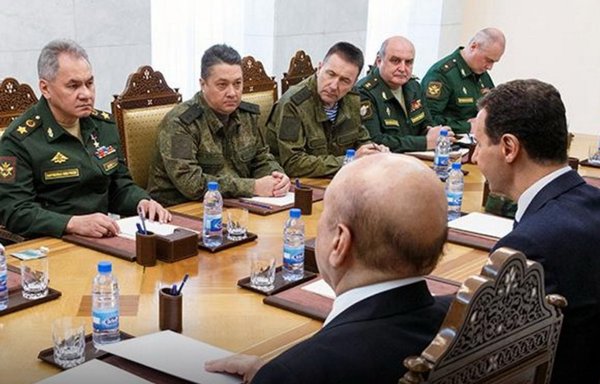 Defence Minister Shoigu (far left), Col Gen. Chaiko (2nd from left) and other Russian military officers talk with Syrian President Bashar al-Assad in 2020. [TASS]