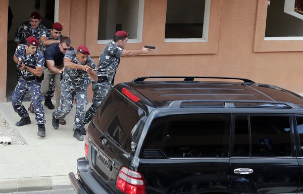 Lebanese Internal Security Forces demonstrate their skills at the forces' simulation training village during their inauguration ceremony in the town of Aramoun, south of Beirut, on October 8, 2015. [Joseph Eid/AFP]