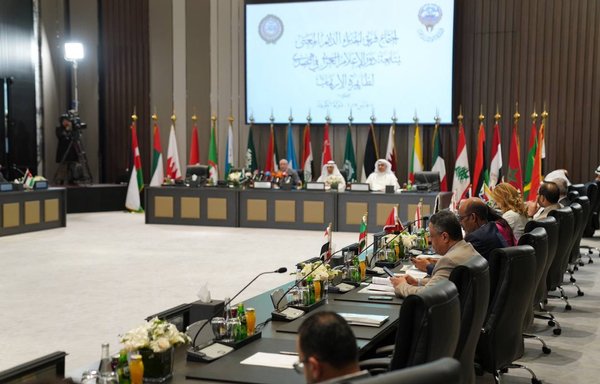 گروهی از کارشناسان رسانه‌ای در روز ۲۱ اسفند در کویت گرد هم آمدند تا پیرامون راهبردهای رسانه‌ای به‌منظور مبارزه با افراط‌‌گرایی گفت‌وگو کنند. [توییتر]