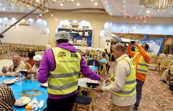 Iftar meals are distributed inside a Ramadan tent, referred to in Egypt as Mawaid al-Rahman (Tables of the Gracious God). [Misr El Kheir Foundation]