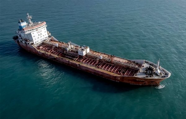 صورة التقطت في 31 تشرين الأول/أكتوبر 2022 تظهر ناقلة نفط احتجزتها قوات البحرية الإيرانية في ميناء بندر عباس بالخليج جنوبي إيران. [وكالة أنباء الجمهورية الإسلامية/وكالة الصحافة الفرنسية]