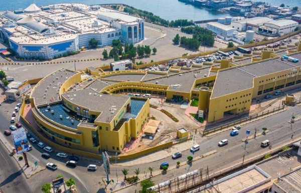 ساختمان جدید بیمارستان عمومی عدن پس از بازگشایی با بهره‌گیری از تأمین مالی «برنامۀ توسعه و بازسازی عربستان برای یمن». [برنامۀ توسعه و بازسازی عربستان سعودی برای یمن]