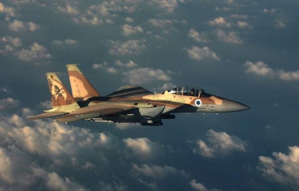 دخلت المقاتلة من طراز بوينغ إف-15آي (رعام) الخدمة رسميا في إسرائيل عام 1998، وهي نسخة معدلة من طائرة إف-15إي سترايك إيغل التابعة لسلاح الجو الأميركي. [سلاح الجو الإسرائيلي]