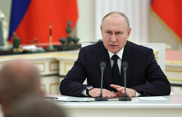 الرئيس الروسي فلاديمير بوتين يلتقي الجنود في الكرملين في موسكو يوم 27 حزيران/يونيو. [ميخائيل تيريشنكو/سبوتنيك/وكالة الصحافة الفرنسية]