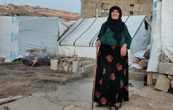 یک پناهجوی سوری در روز ۲ مرداد در اردوگاهی در عرسال. [صدای پناهجویان سوری در لبنان]